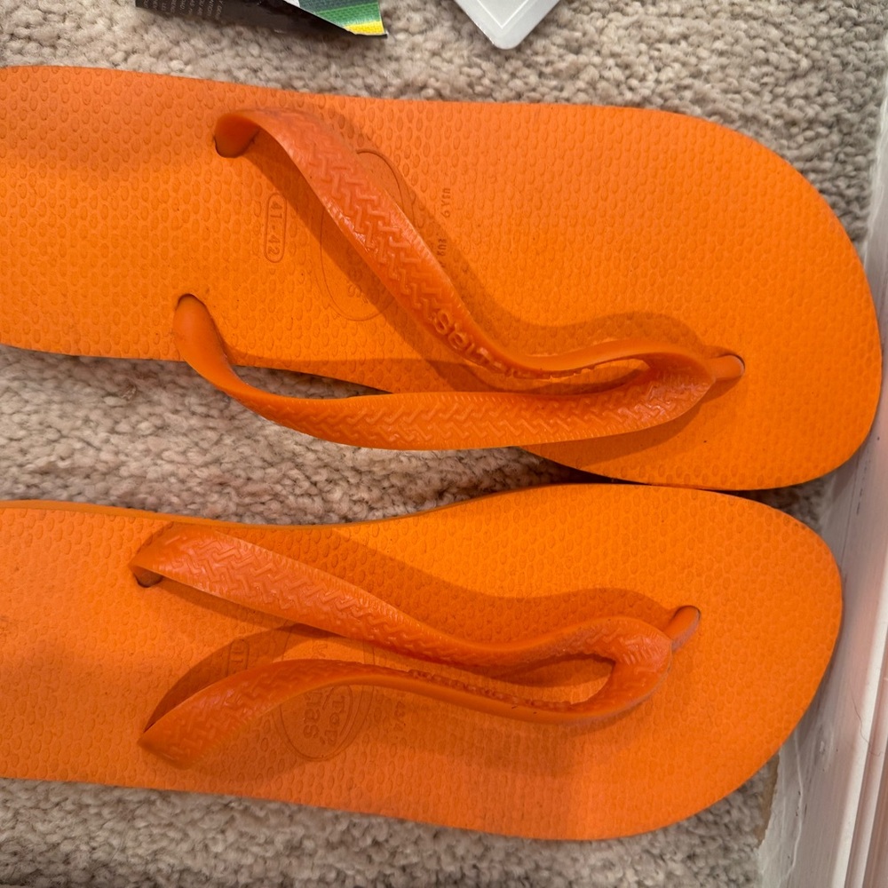 New Havaianas Orange Sandals woman’s sz 9